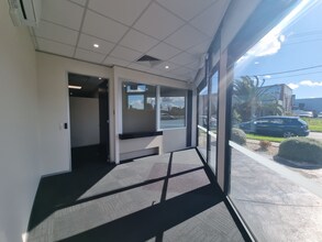 141 Westall Rd, Clayton South à louer Hall d’entrée- Image 2 de 9
