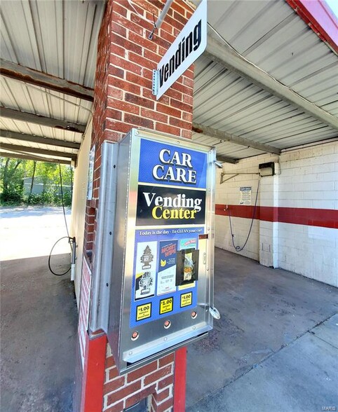 520 Range Ln, Cahokia, IL for sale - Building Photo - Image 3 of 19