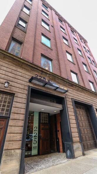225 Ross St, Pittsburgh, PA à louer - Photo du bâtiment - Image 2 de 14