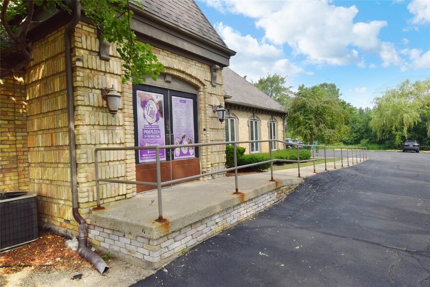 3438 Lennon Rd, Flint, MI à vendre - Photo du bâtiment - Image 2 de 21