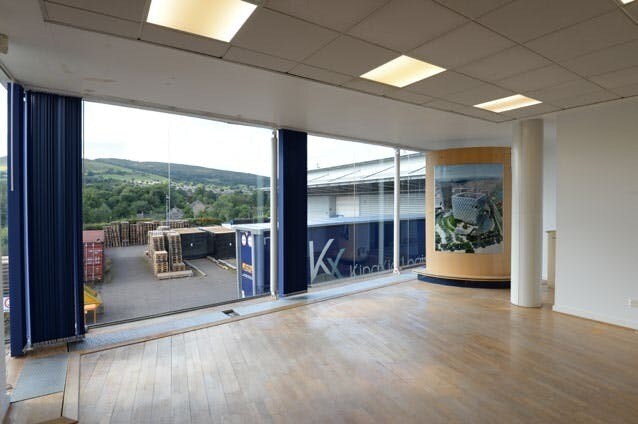 Glossop Brook Rd, Glossop à vendre - Photo du bâtiment - Image 3 de 5
