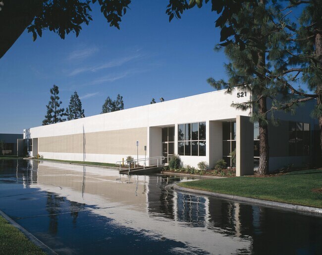 Plus de détails pour 521-529 S State College Blvd, Fullerton, CA - Industriel à louer