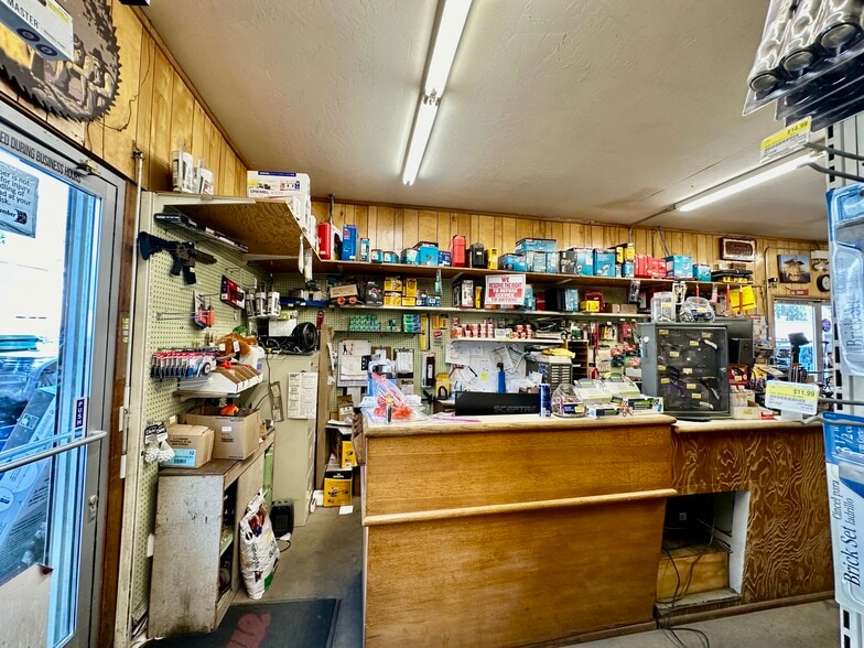 54200 Pine Crest Ave, Idyllwild-Pine Cove, CA à vendre - Photo du bâtiment - Image 3 de 36