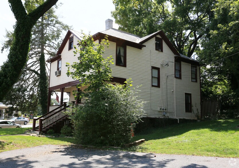 321 S Royal Ave, Front Royal, VA à louer - Photo du bâtiment - Image 2 de 7