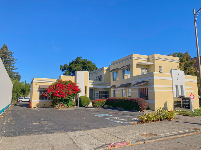 1049 4th St, Santa Rosa, CA à louer - Photo du bâtiment - Image 1 de 6