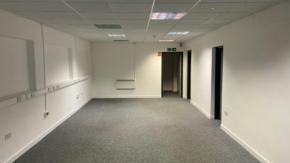 Units 11-14 Colliery Ln, Exhall à louer - Photo du bâtiment - Image 3 de 4