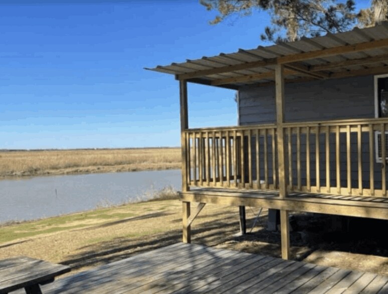 1512 Main, Anahuac, TX à vendre - Photo du bâtiment - Image 2 de 11