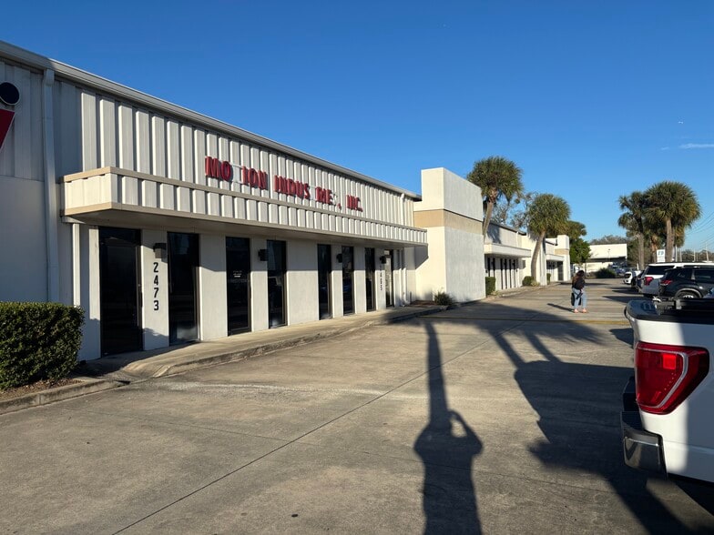 2425-2573 Silver Star Rd, Orlando, FL for lease - Building Photo - Image 1 of 23