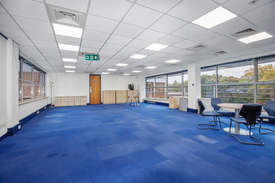 55 Station Rd, Beaconsfield à louer - Photo intérieure - Image 3 de 7