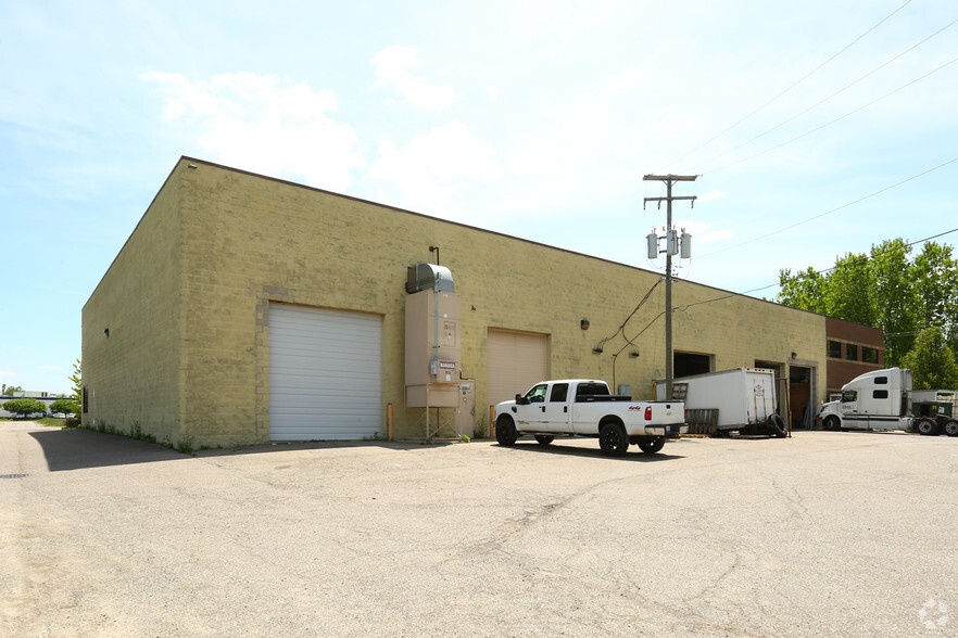 39101-39105 Webb Dr, Westland, MI for lease - Building Photo - Image 2 of 7