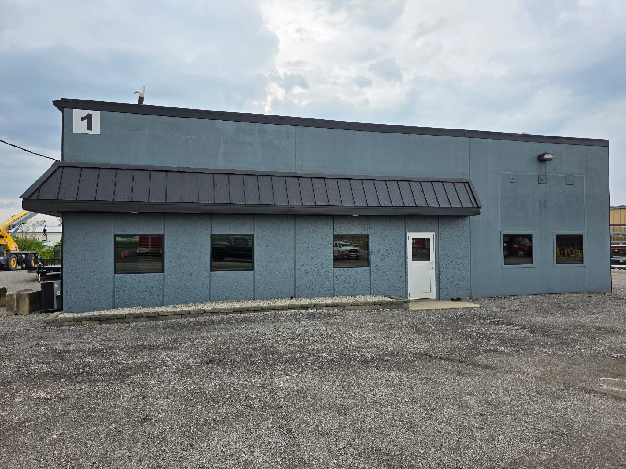 1359 E Hanthorn Rd, Lima, OH for lease Primary Photo- Image 1 of 16