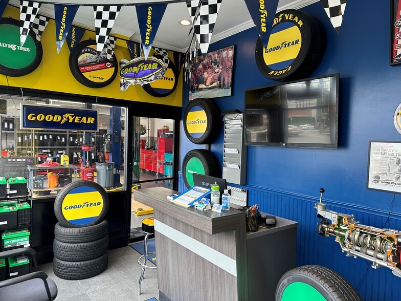 176 N Central Ave, Valley Stream, NY for sale - Building Photo - Image 2 of 6