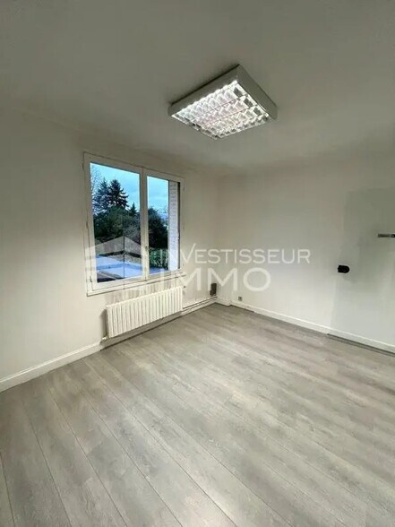 Office in Le Raincy for lease - Interior Photo - Image 1 of 4
