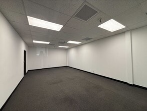 357 Van Ness Way, Torrance, CA à louer Photo intérieure- Image 2 de 2