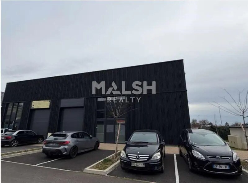 Flex in Trévoux for lease Building Photo- Image 1 of 2