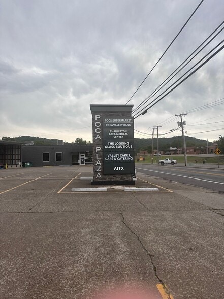 118-124 Main St, Poca, WV for lease - Building Photo - Image 2 of 3