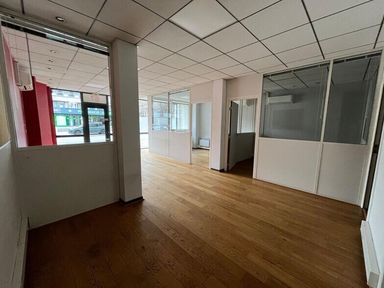 Office in Lyon for lease - Interior Photo - Image 3 of 10