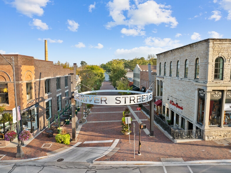 21 N River St, Batavia, IL for lease - Building Photo - Image 2 of 44