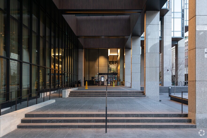 401 W Georgia St, Vancouver, BC à louer - Photo du bâtiment - Image 3 de 7