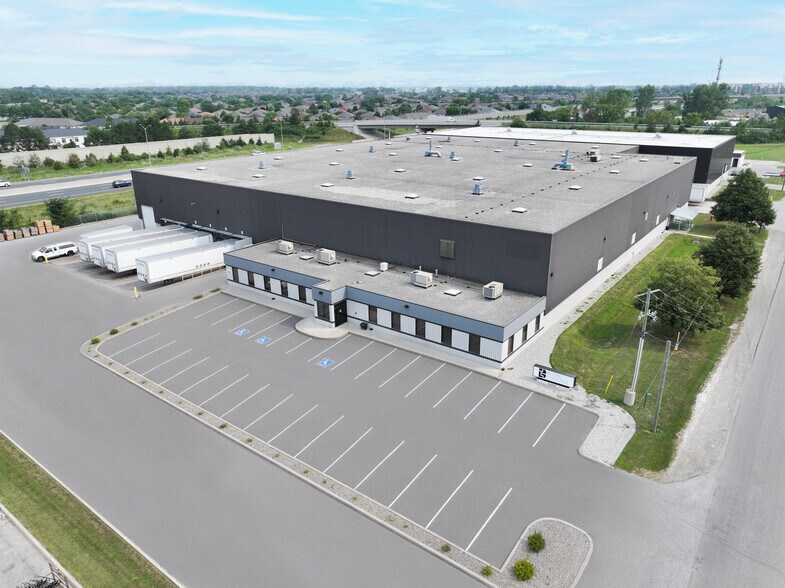 5265 Outer Dr, Tecumseh, ON à louer - Photo principale - Image 1 de 59