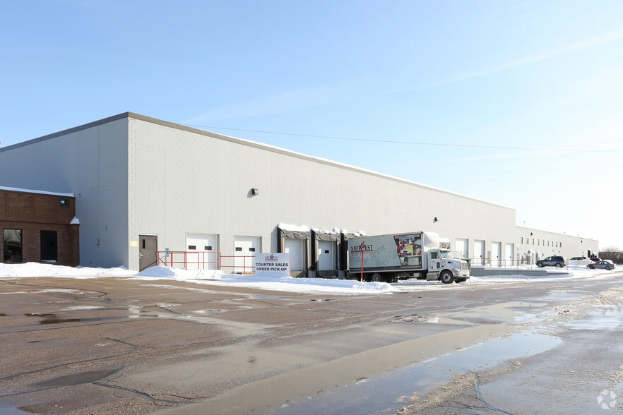 16405-16465 W Lincoln Ave, New Berlin, WI for lease - Building Photo - Image 3 of 4