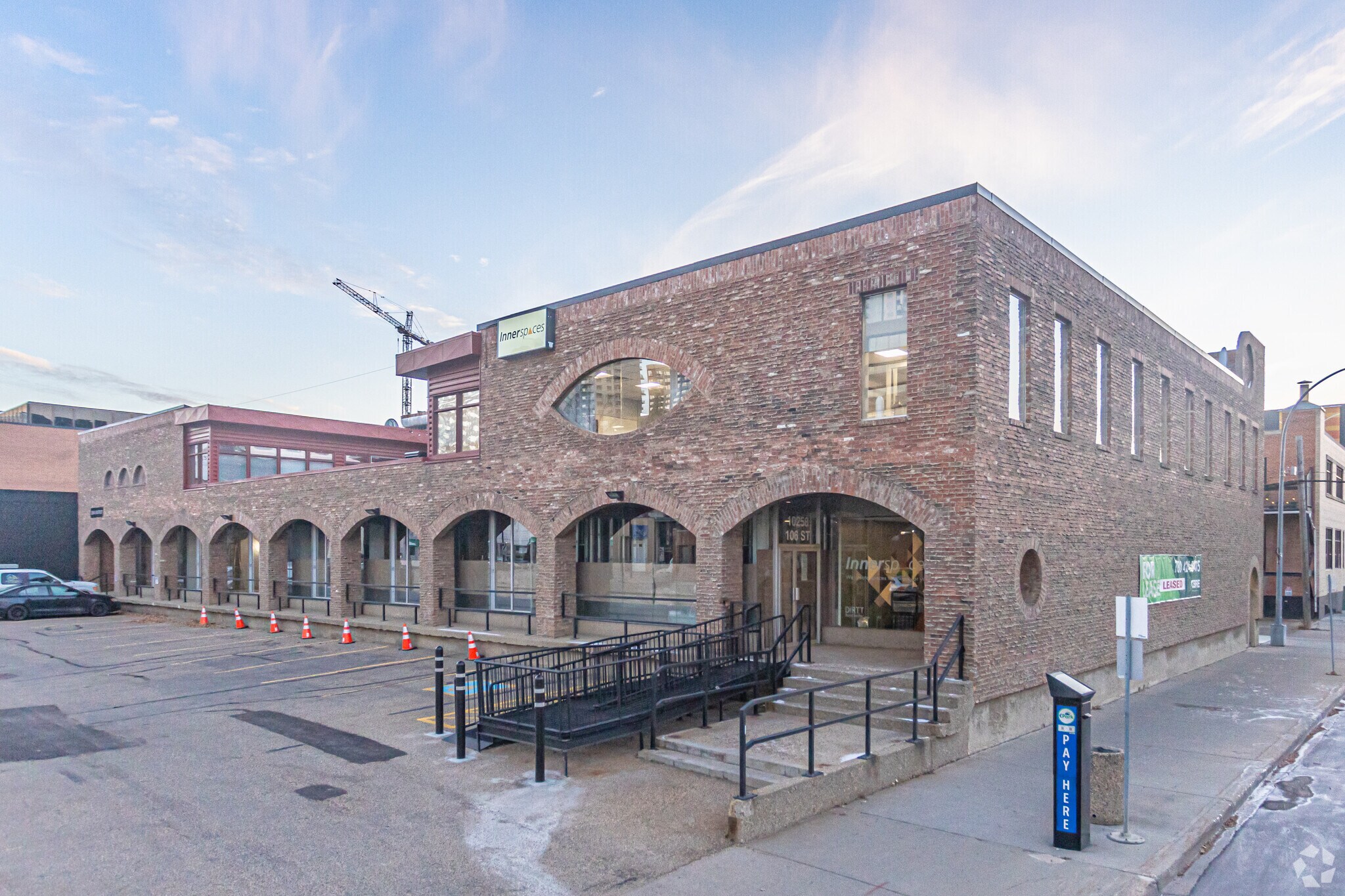 10248-10260 106th St NW, Edmonton, AB à louer Photo du bâtiment- Image 1 de 6