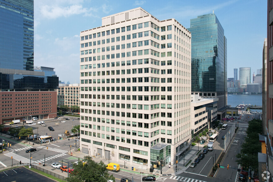 30 Montgomery St, Jersey City, NJ for lease - Primary Photo - Image 1 of 18