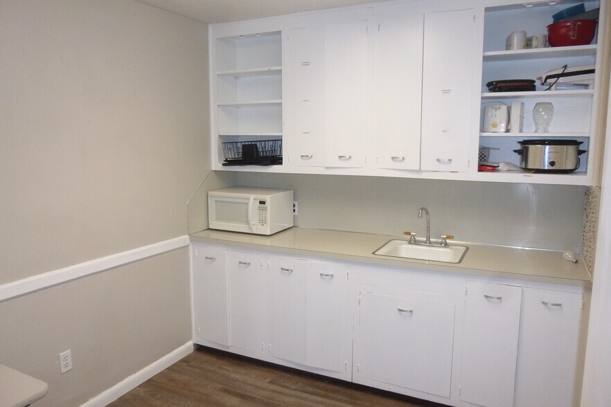 1209 N Wilcox Dr, Kingsport, TN à louer - Photo du bâtiment - Image 3 de 16