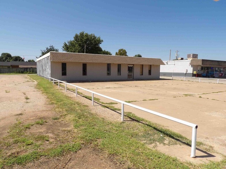 400 E Jack Choate Ave, Hennessey, OK for sale - Building Photo - Image 3 of 61