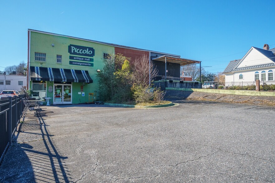 134 N Main St, Belmont, NC à louer - Photo du bâtiment - Image 2 de 13