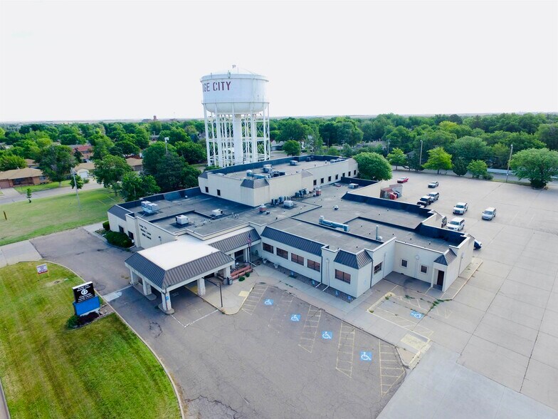 2020 Central Ave, Dodge City, KS à vendre - Photo du bâtiment - Image 2 de 34