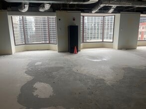 425 S Financial Pl, Chicago, IL for lease Building Photo- Image 1 of 3