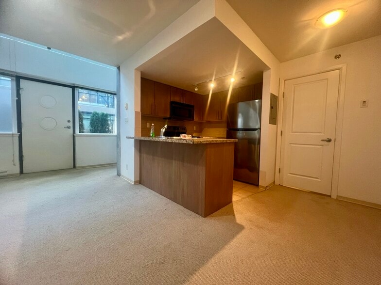 898 Carnarvon St, New Westminster, BC for lease - Interior Photo - Image 2 of 20