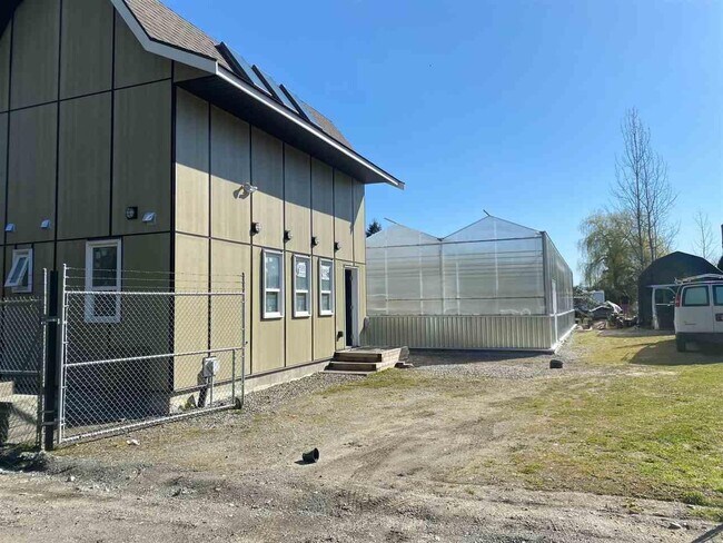 Plus de détails pour 17430 Kennedy Rd, Pitt Meadows, BC - Spécialité à vendre