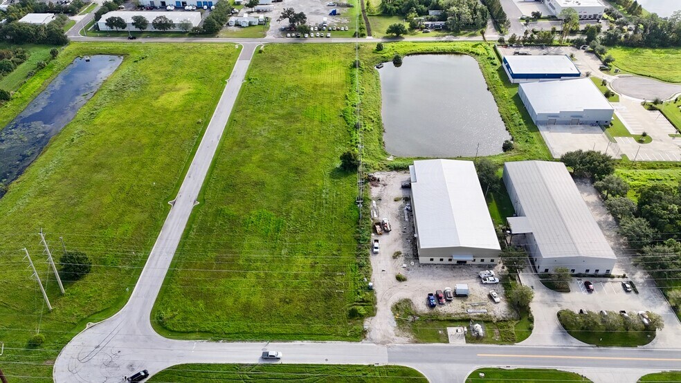 395 Hickman Dr, Sanford, FL à louer - Photo du bâtiment - Image 3 de 8