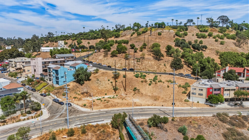 626 Lookout Dr, Los Angeles, CA à vendre - Photo du bâtiment - Image 2 de 21