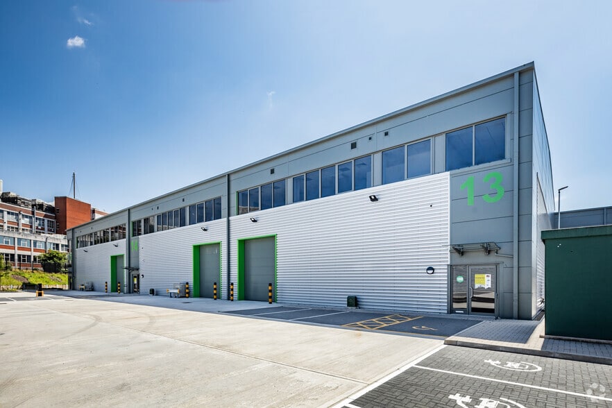 103 Barton Dock Rd, Manchester à louer - Photo du bâtiment - Image 1 de 7