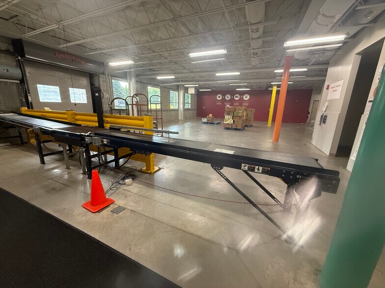 450 Woodland Ave, Bloomfield, CT à vendre - Photo du bâtiment - Image 3 de 44