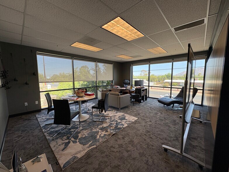 2210 E Fort Lowell Rd, Tucson, AZ à louer - Photo intérieure - Image 2 de 8