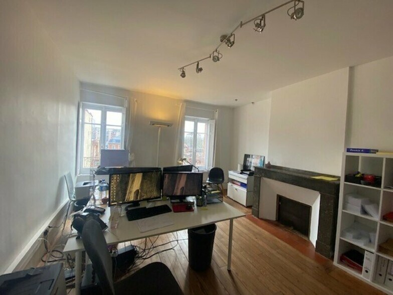 Office in Toulouse for lease - Interior Photo - Image 2 of 6