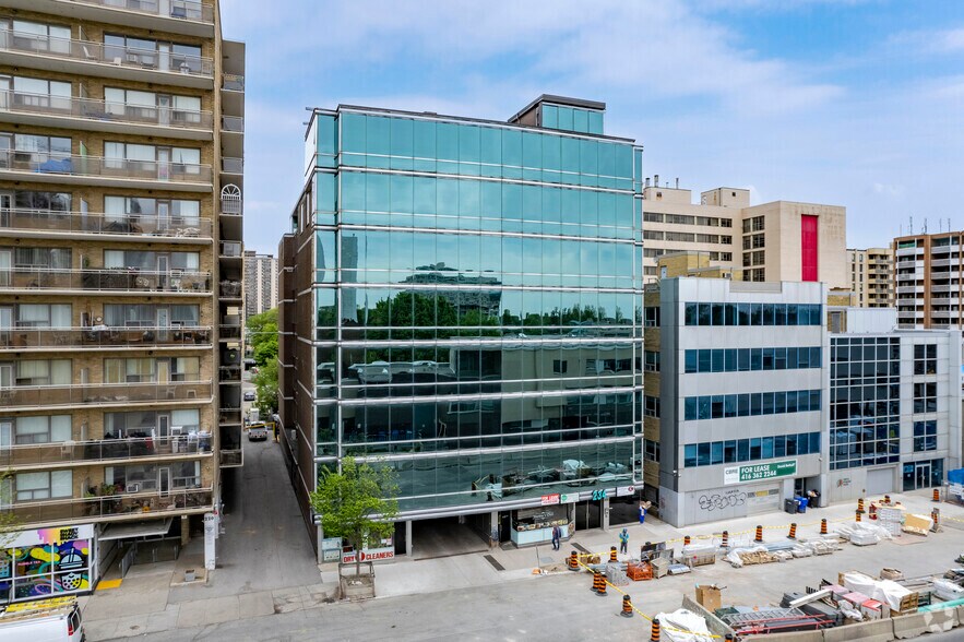 234 Eglinton Ave E, Toronto, ON à louer - Photo du bâtiment - Image 1 de 8