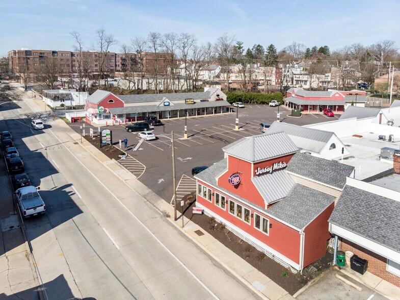 323 E Gay St, West Chester, PA à louer - Photo du bâtiment - Image 2 de 11