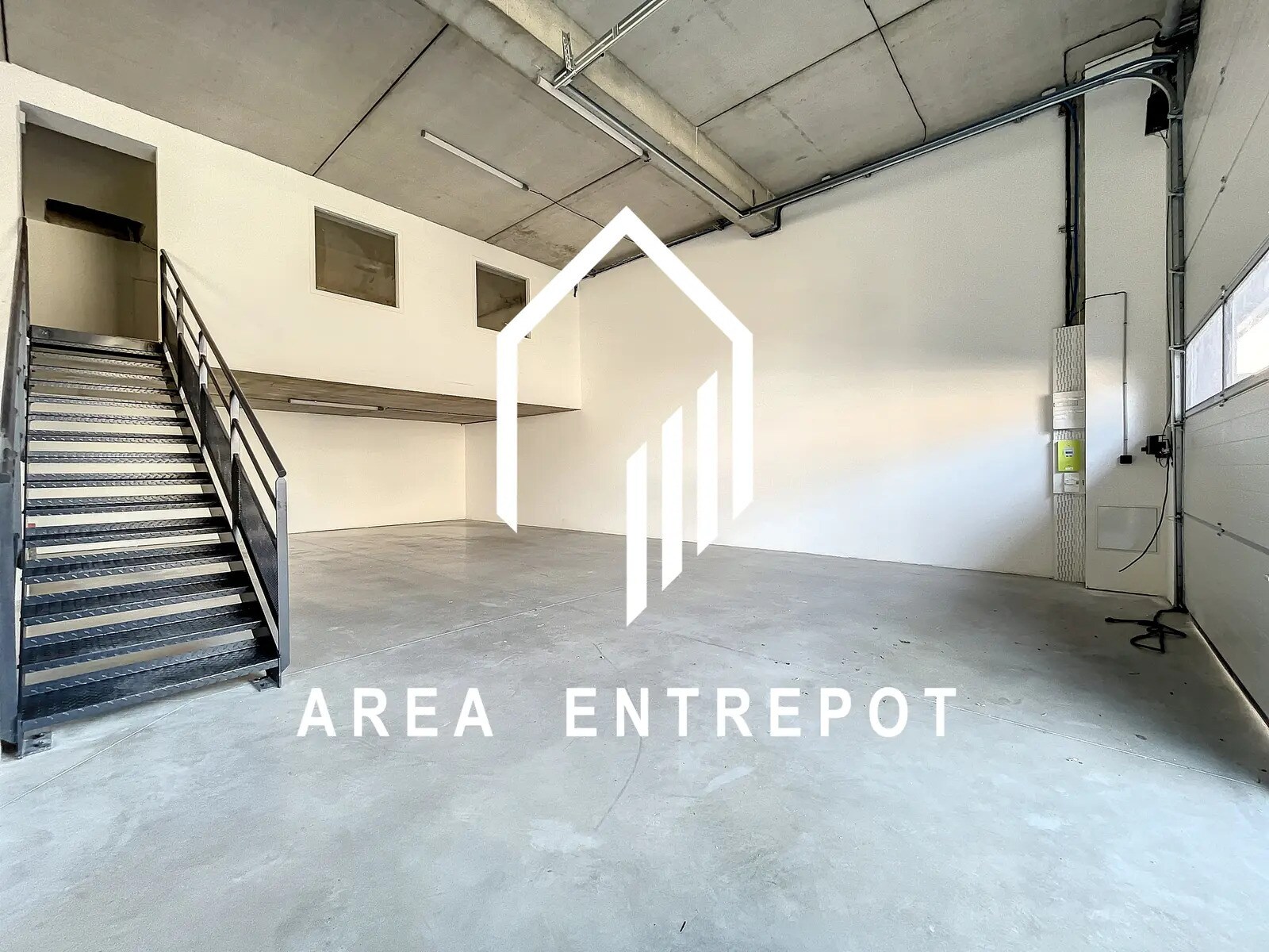 Flex in Marseille for lease Building Photo- Image 1 of 4