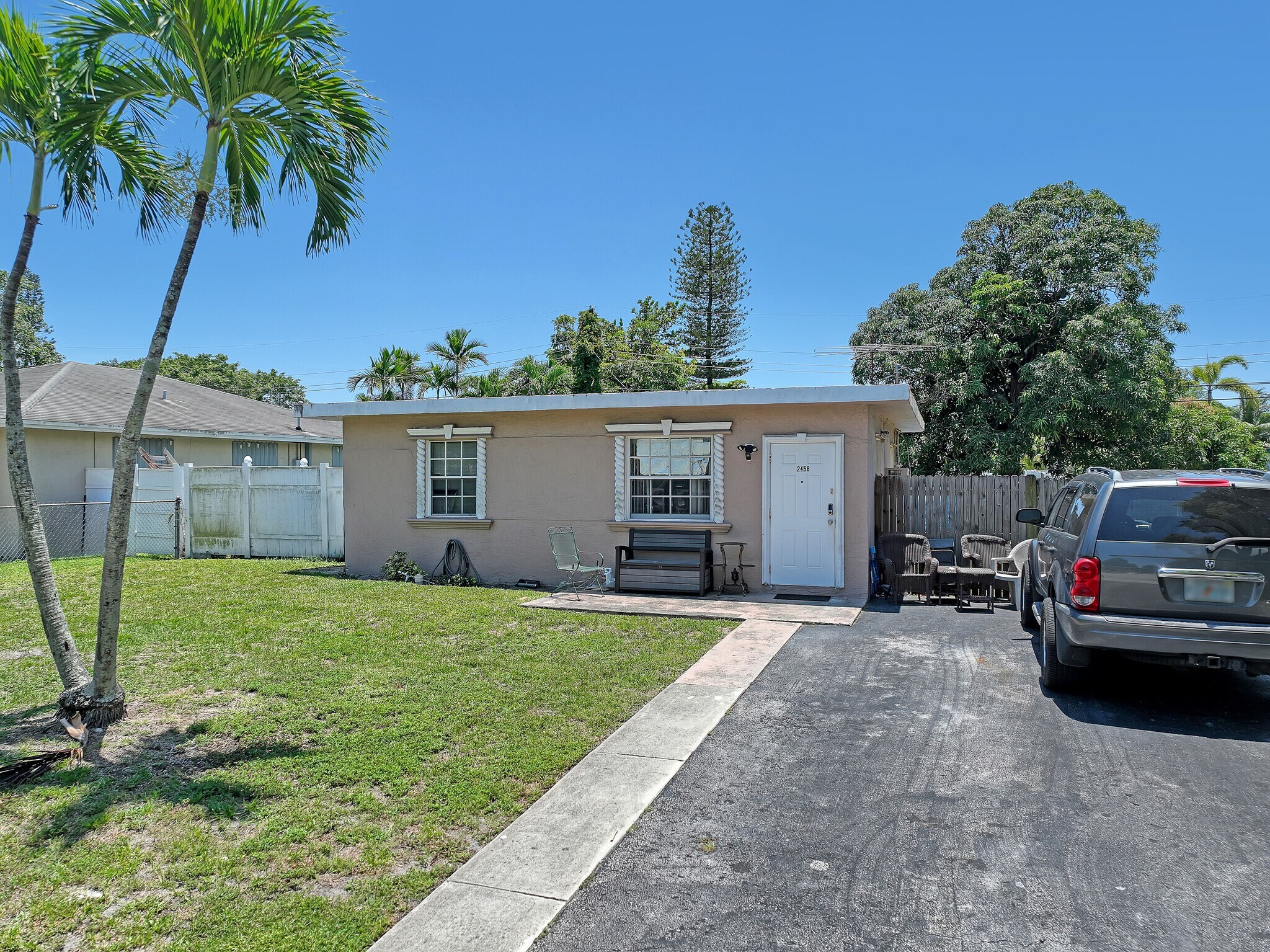 2456 NW 6th Ct, Pompano Beach, FL for sale Primary Photo- Image 1 of 2