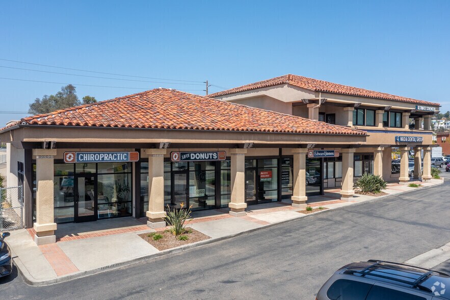 1320-1340 W Valley Pky, Escondido, CA à louer - Photo du bâtiment - Image 3 de 17