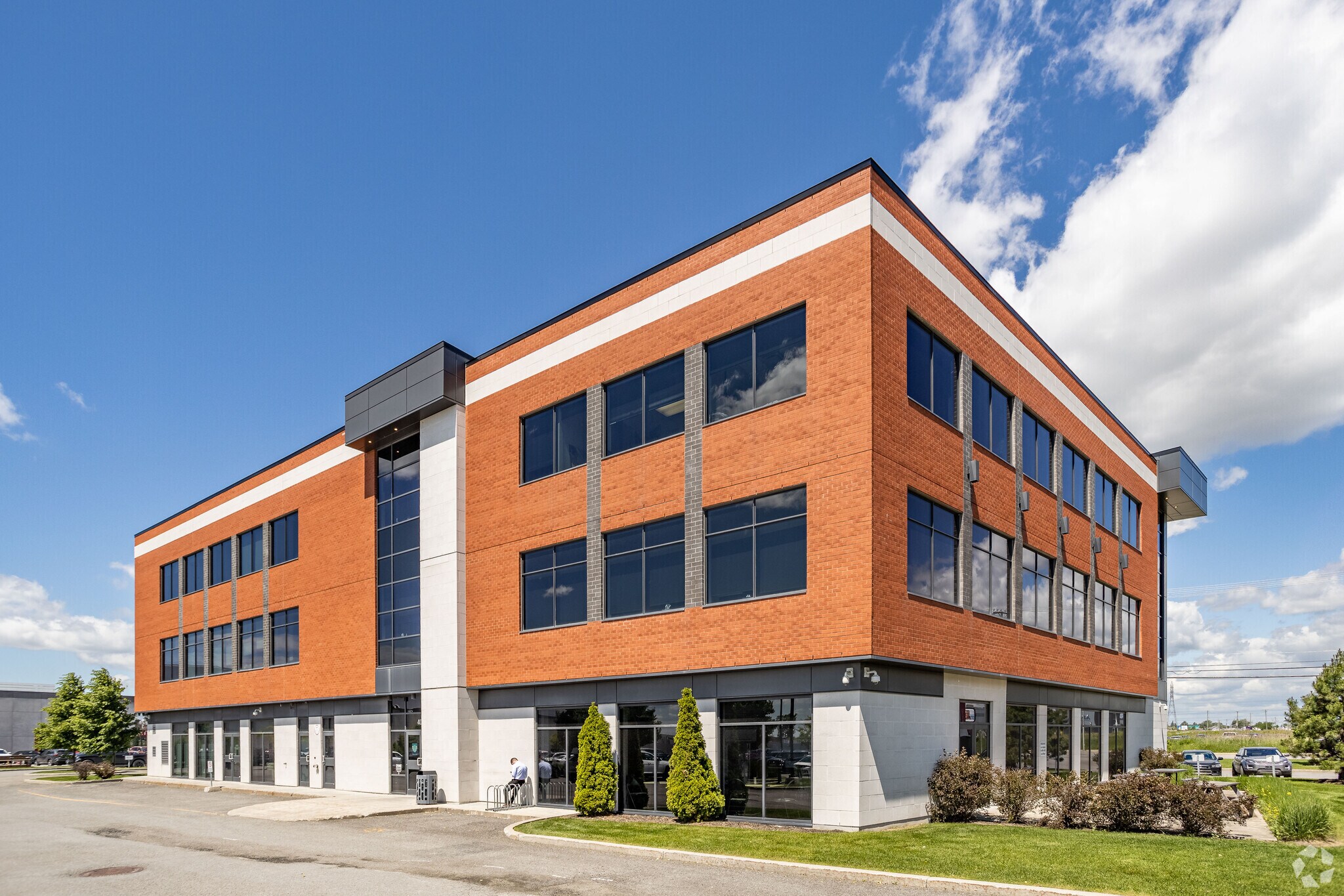 4000-4020 Rue Louis-B.-Mayer, Laval, QC à vendre Photo principale- Image 1 de 1