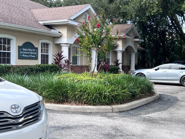 9724 N Armenia Ave, Tampa, FL for sale - Building Photo - Image 2 of 14