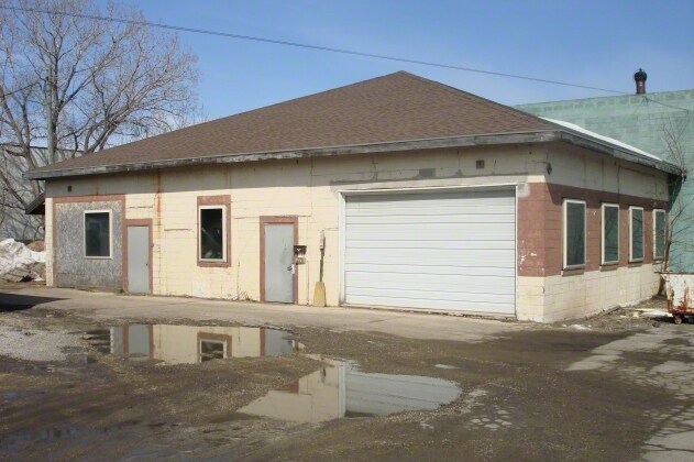 220 Washington St, Menasha, WI for sale Primary Photo- Image 1 of 2