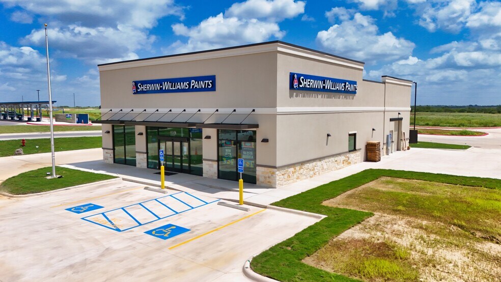1144 US Highway 181, Floresville, TX for lease - Primary Photo - Image 1 of 33