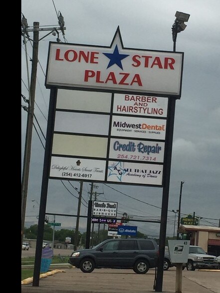 235 Hewitt Dr, Hewitt, TX à louer - Photo du bâtiment - Image 2 de 4